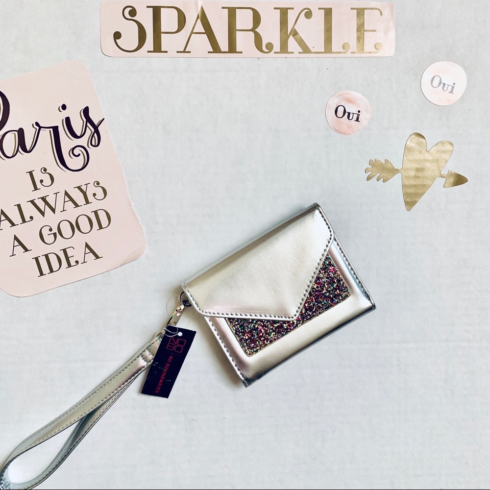 NEW NO BOUNDARIES wristlet wallet silver